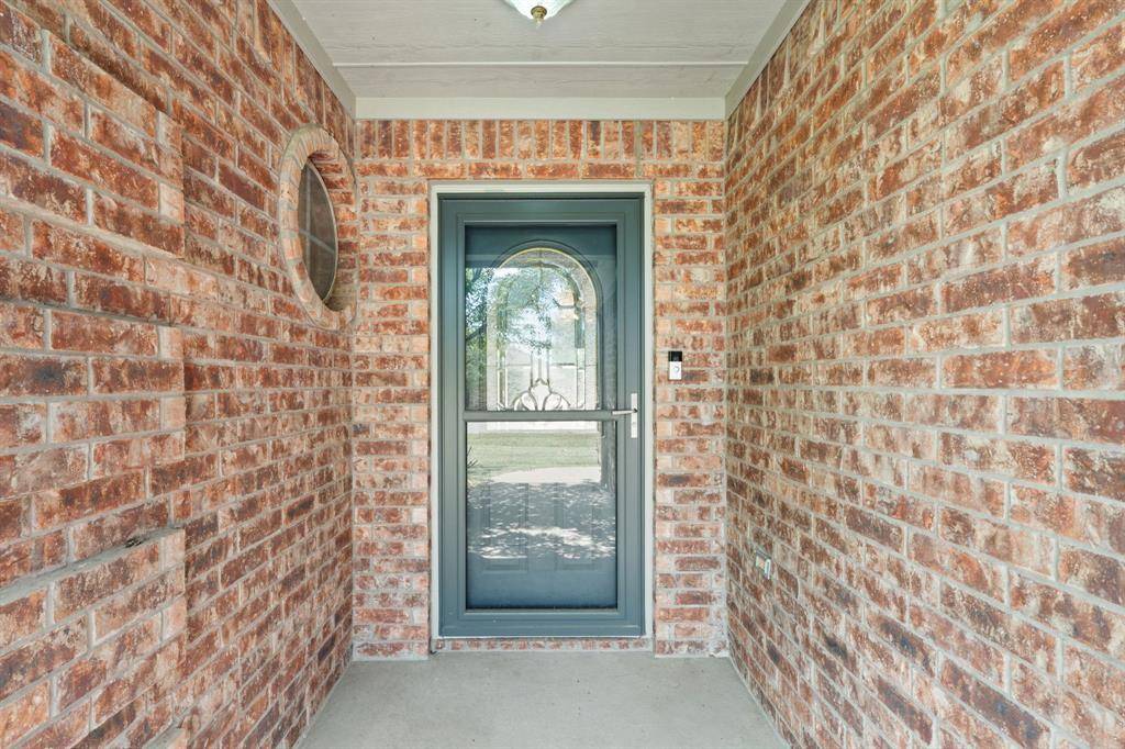 4000 View Point Drive, Granbury, TX 76048