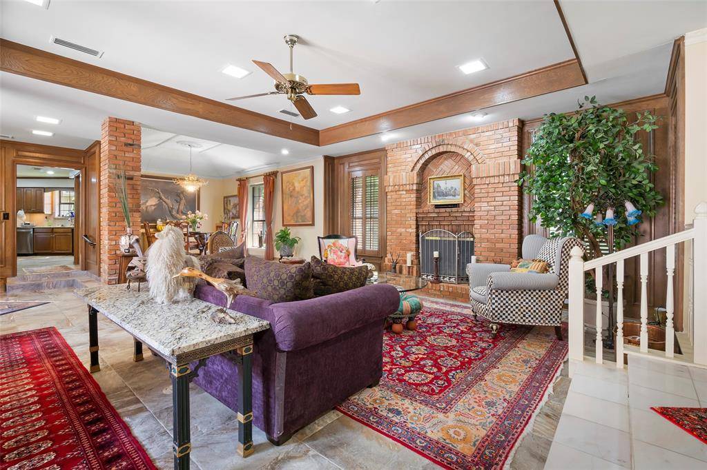 16028 Chalfont Place, Dallas, TX 75248