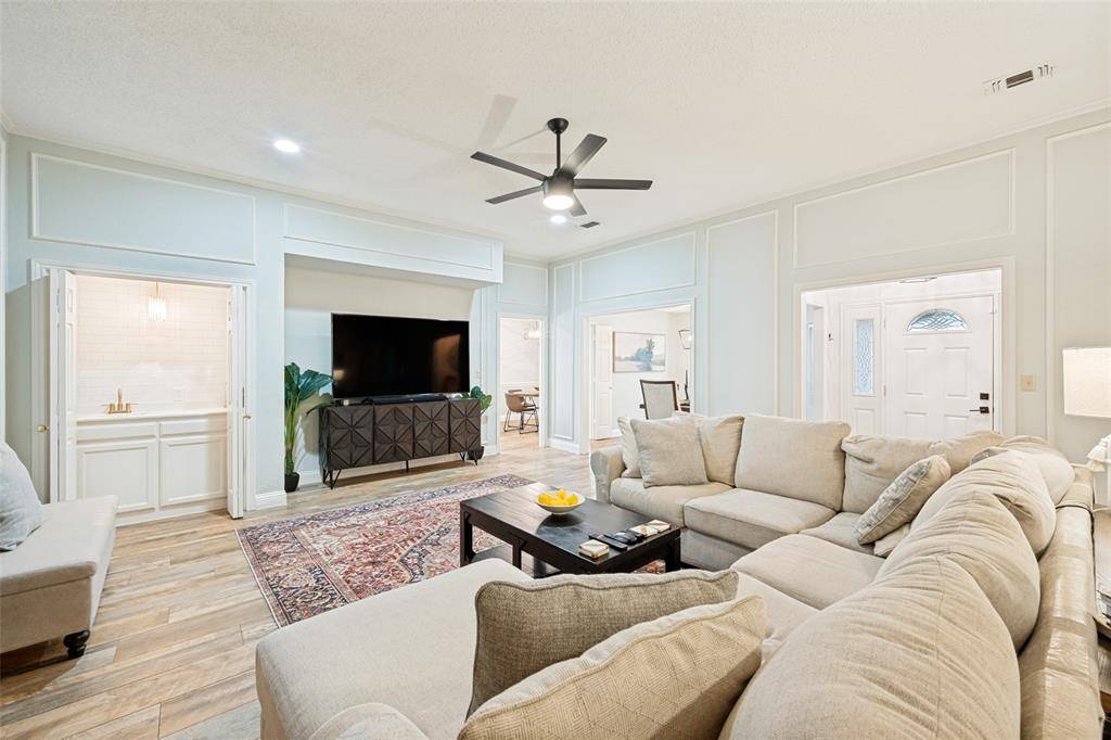 3823 Rochelle Drive, Arlington, TX 76016