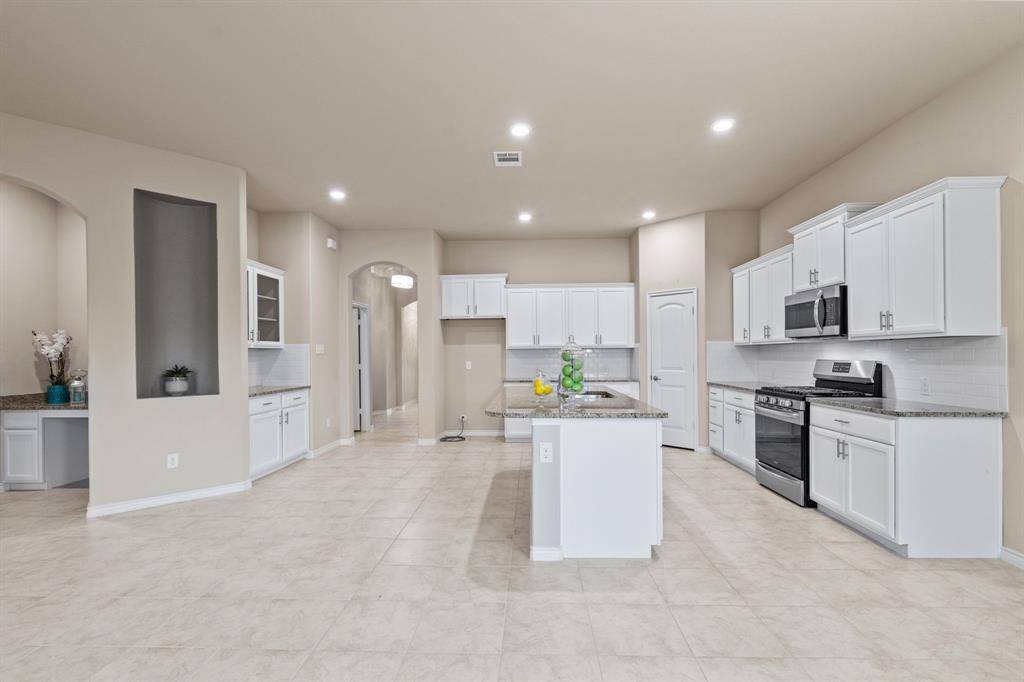 2104 Lake Cliff Drive, Little Elm, TX 75068