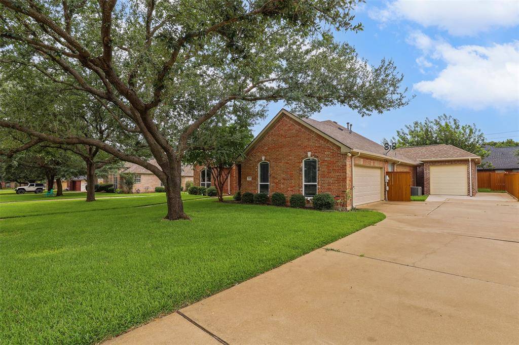 1612 Twin Oaks Drive, Cleburne, TX 76033