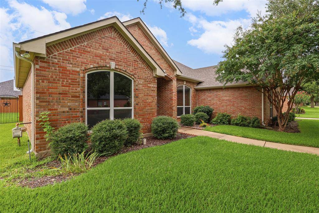 1612 Twin Oaks Drive, Cleburne, TX 76033