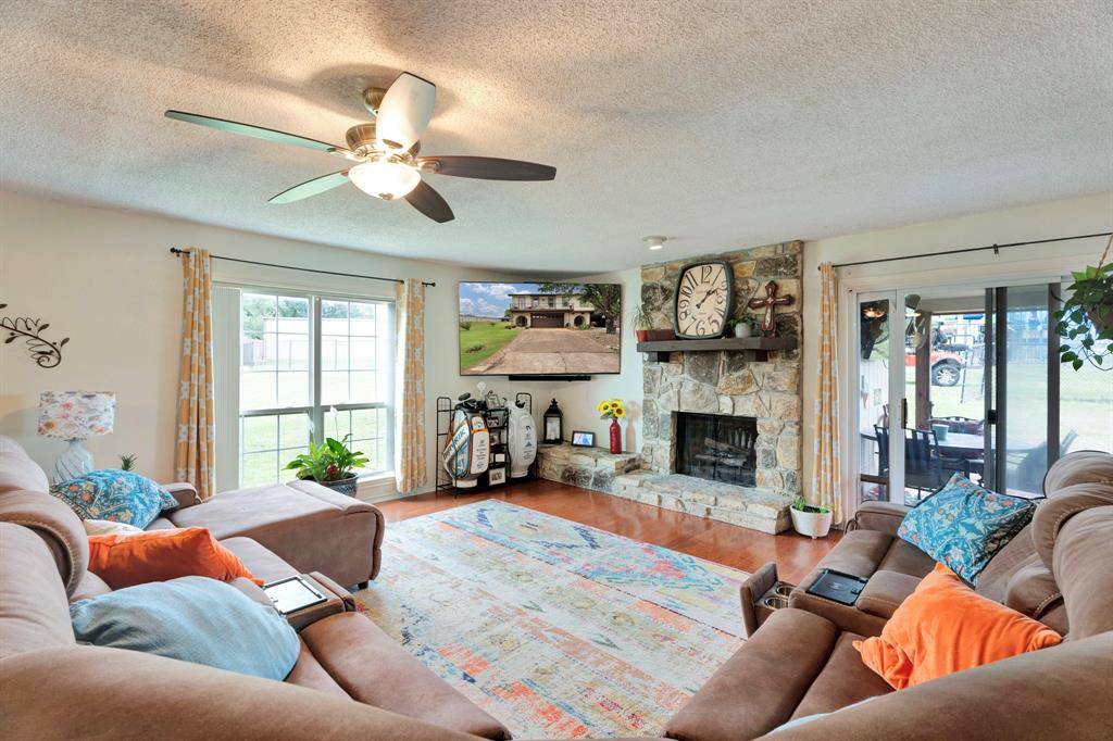 4507 Overlook Court, Granbury, TX 76049