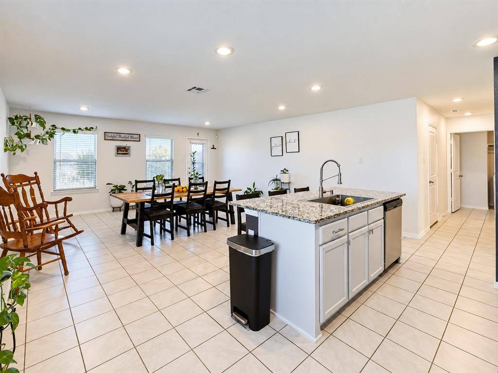 513 Clearlake Drive, Waxahachie, TX 75165