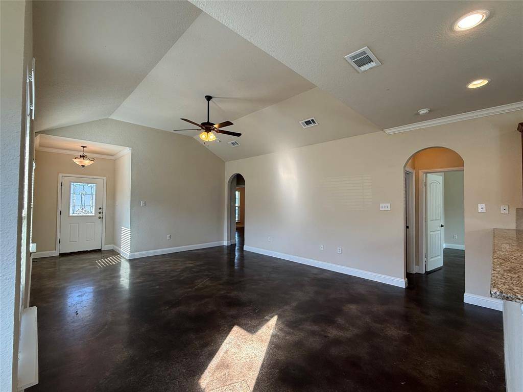 402 W Avenue C, Waxahachie, TX 75165