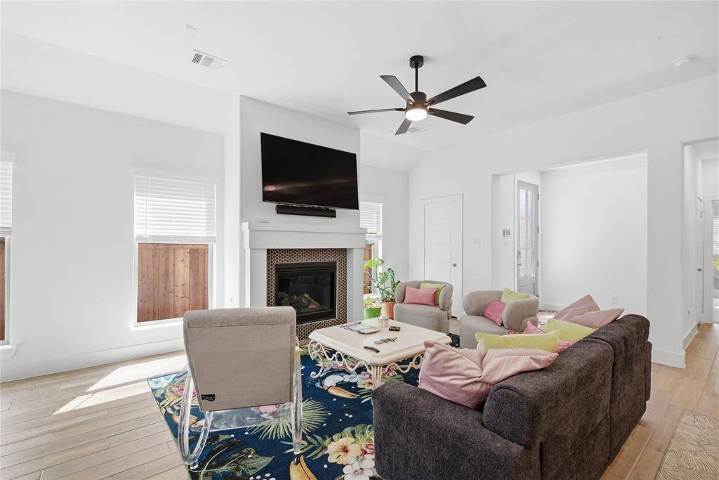 2117 Winding Creek Circle, Fort Worth, TX 76008