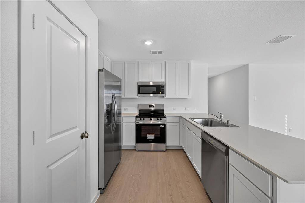 624 W Criner Street, Grandview, TX 76050