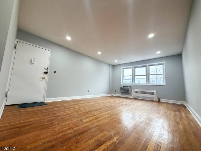 154 Bowers St #2D, Jersey City, NJ 07307