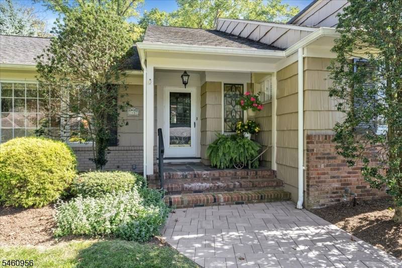 1407 Chapel Hill Rd, Mountainside Boro, NJ 07092