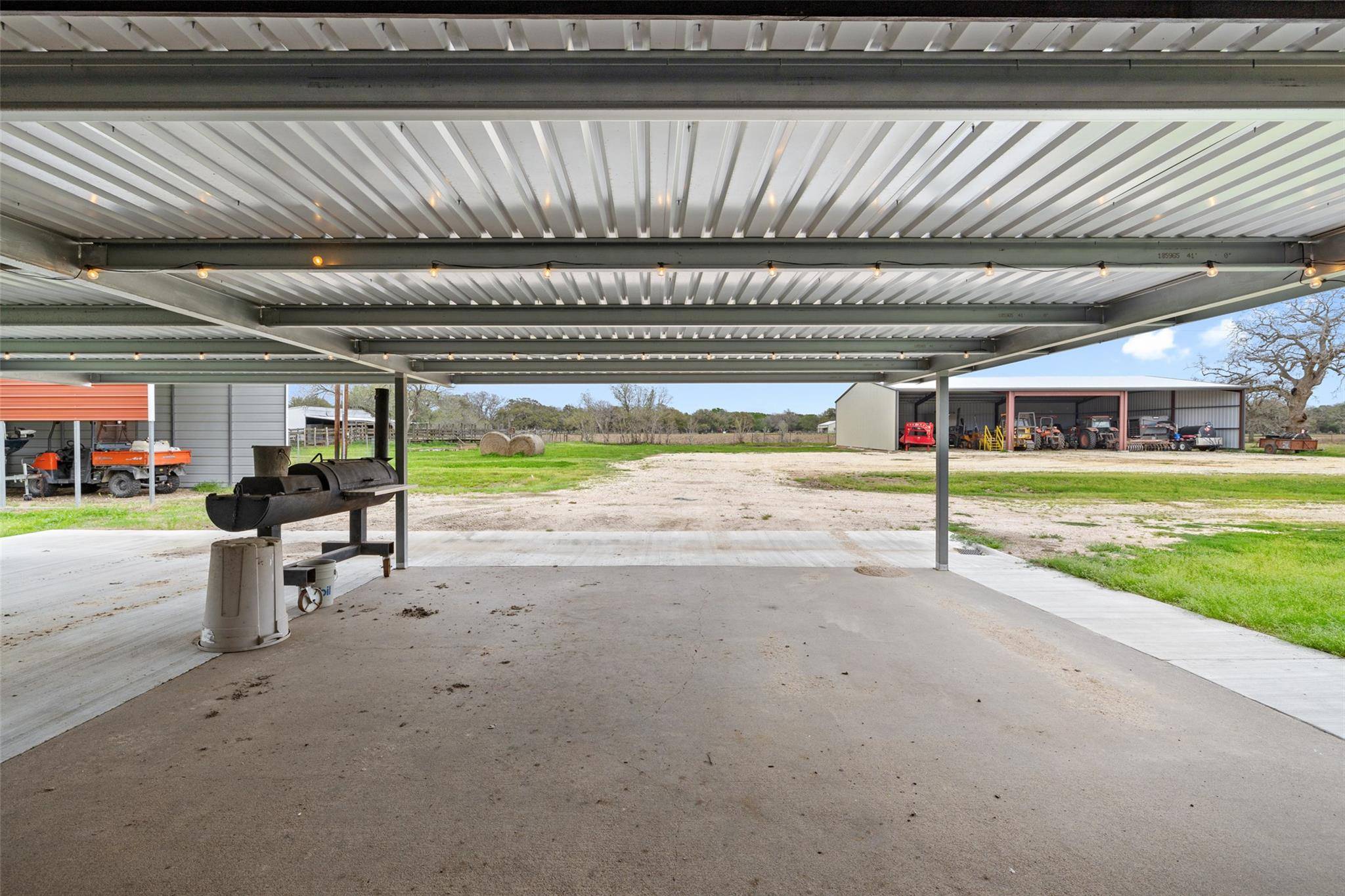 778 County Road 123, Edna, TX 77957