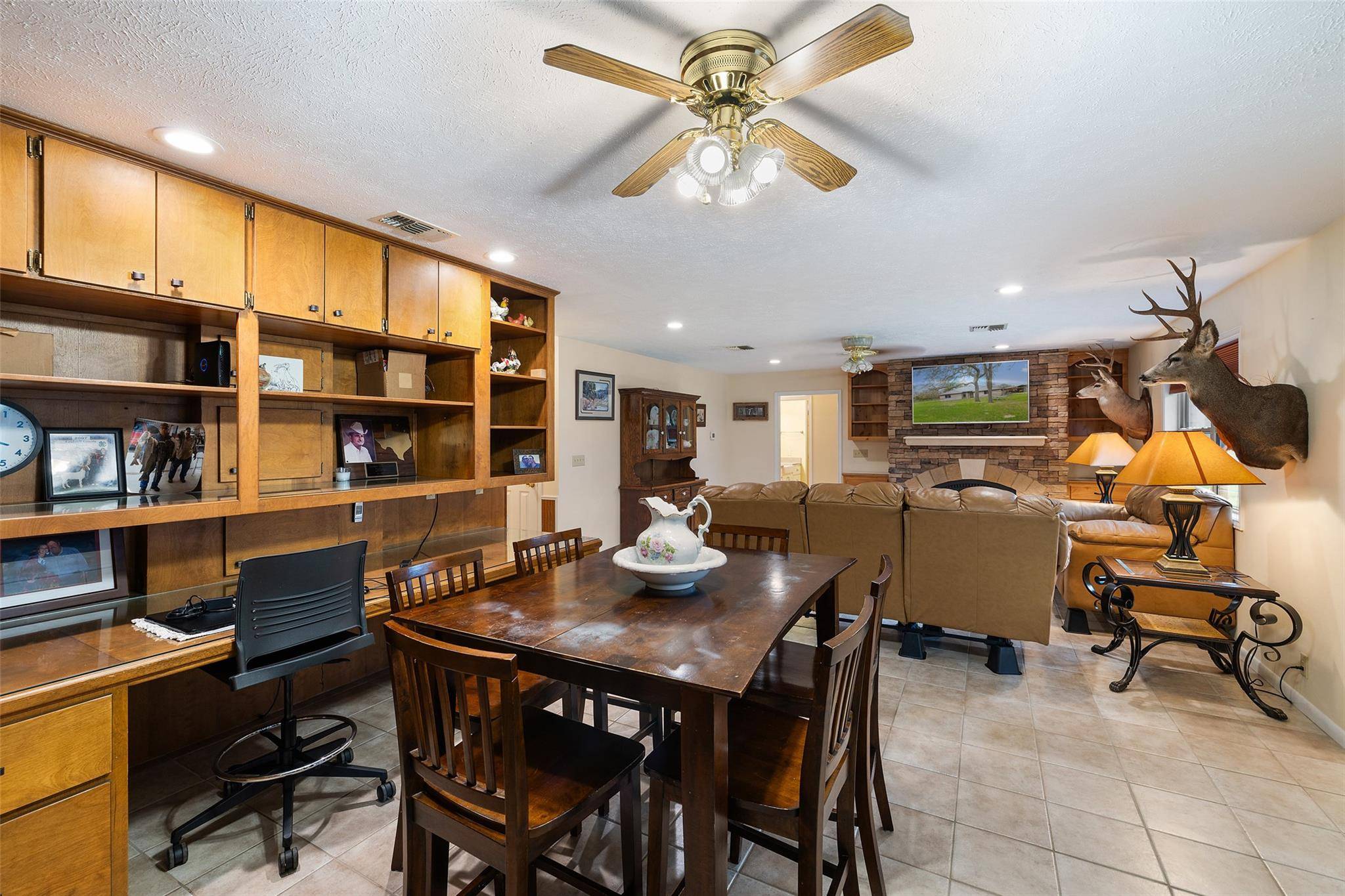 778 County Road 123, Edna, TX 77957