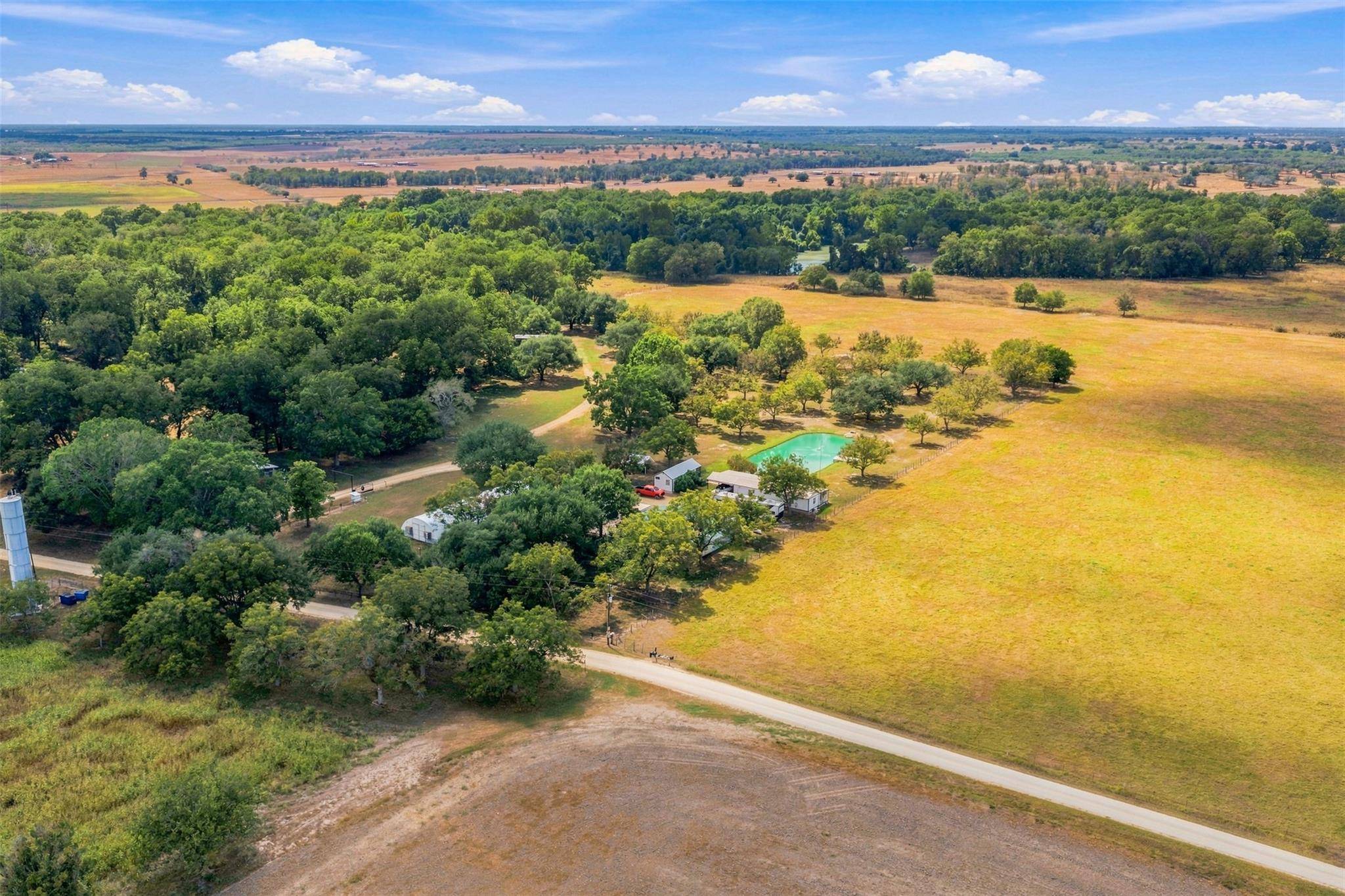 2840 Riverwood Rd., Gonzales, TX 78629
