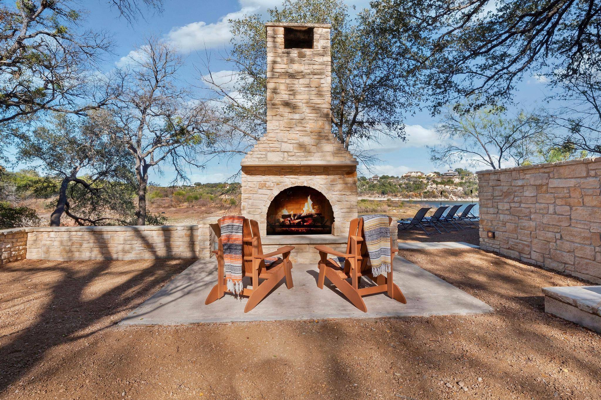 25400 Cove DR, Spicewood, TX 78669