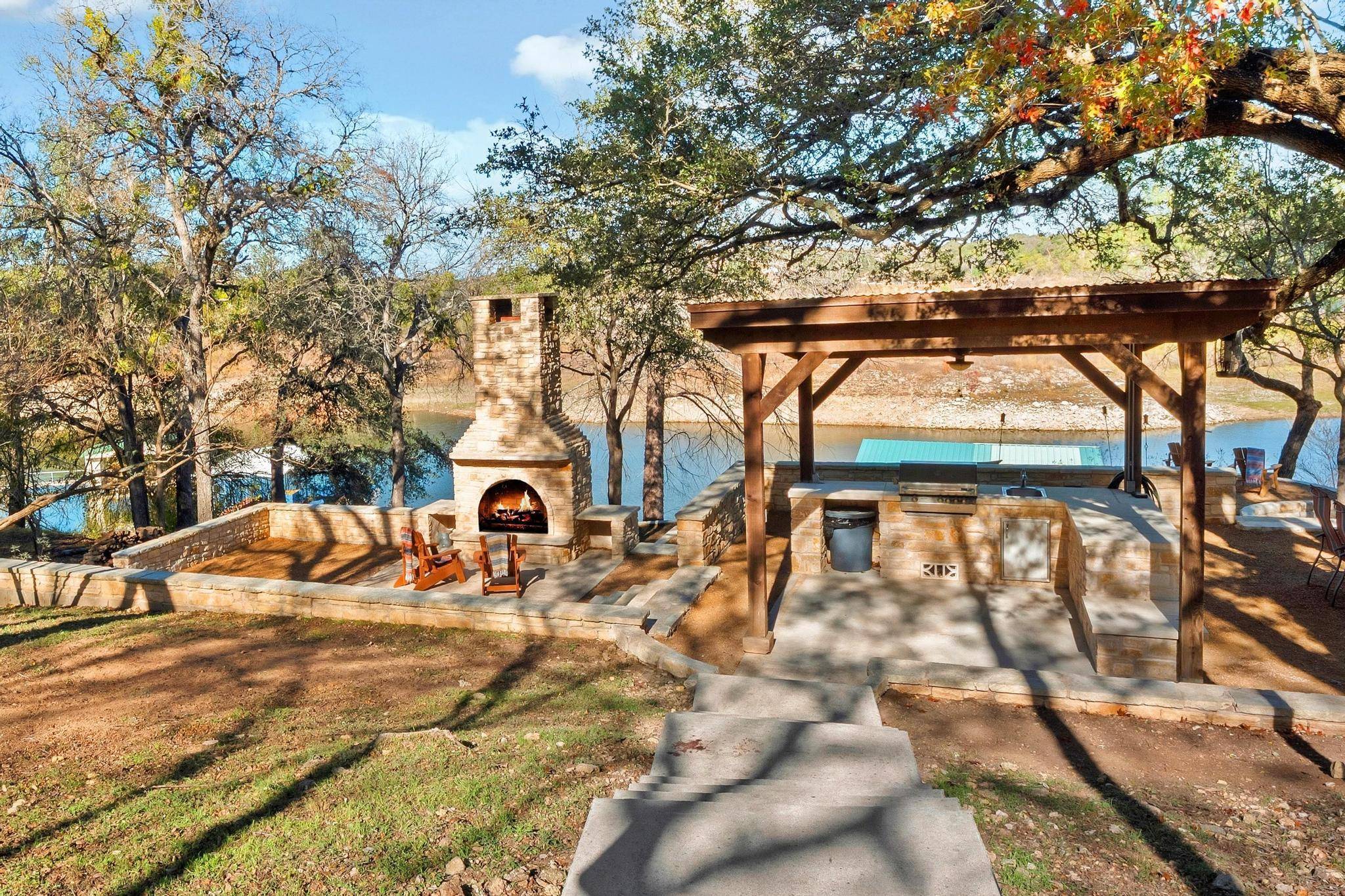 25400 Cove DR, Spicewood, TX 78669