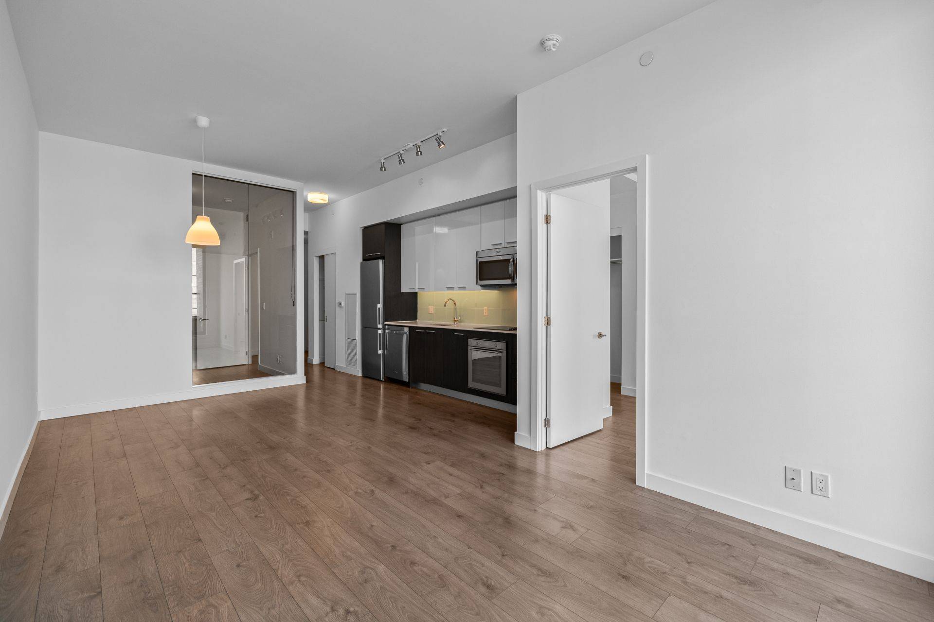 1075 Queen ST E #204, Toronto E01, ON M4M 1K3