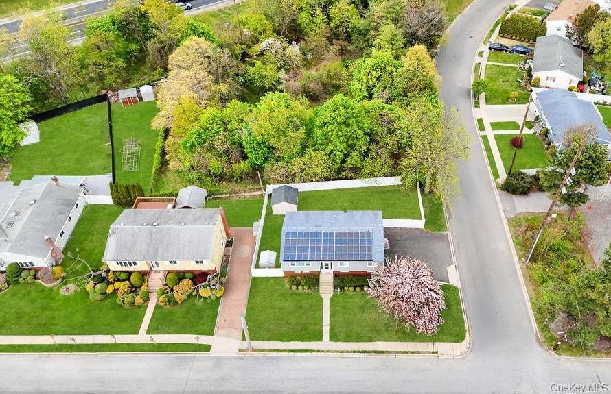 226 Princess ST, Hicksville, NY 11801