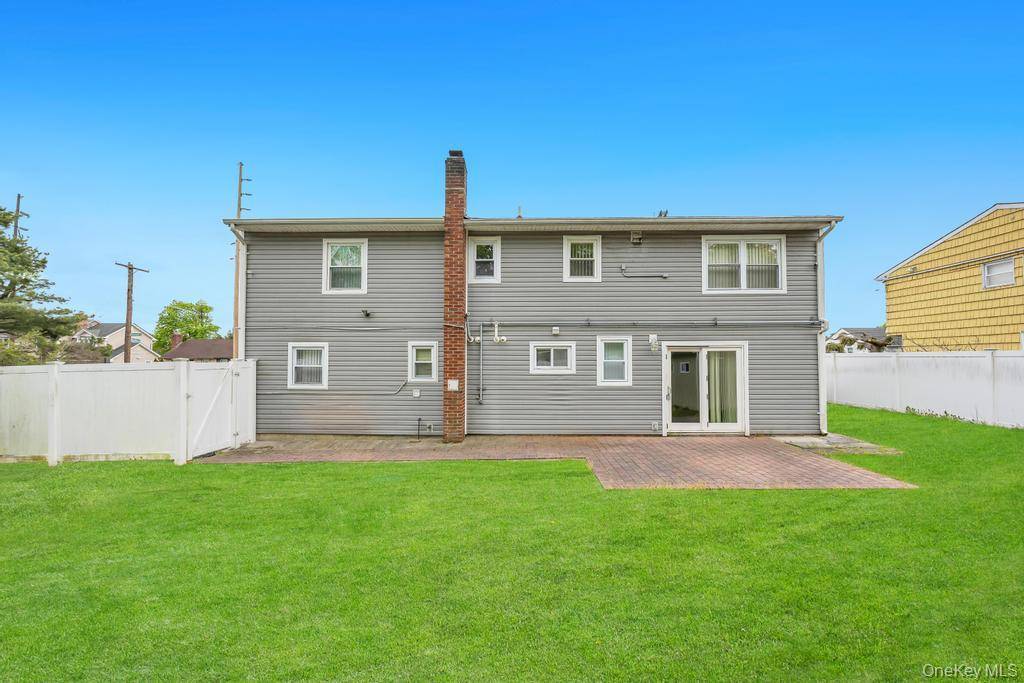 226 Princess ST, Hicksville, NY 11801