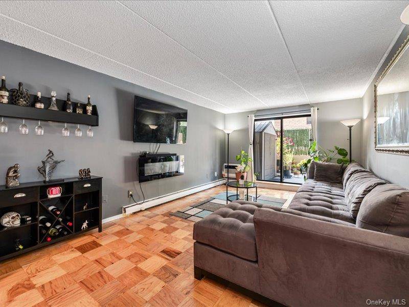 687 Bronx River RD #1D, Yonkers, NY 10704