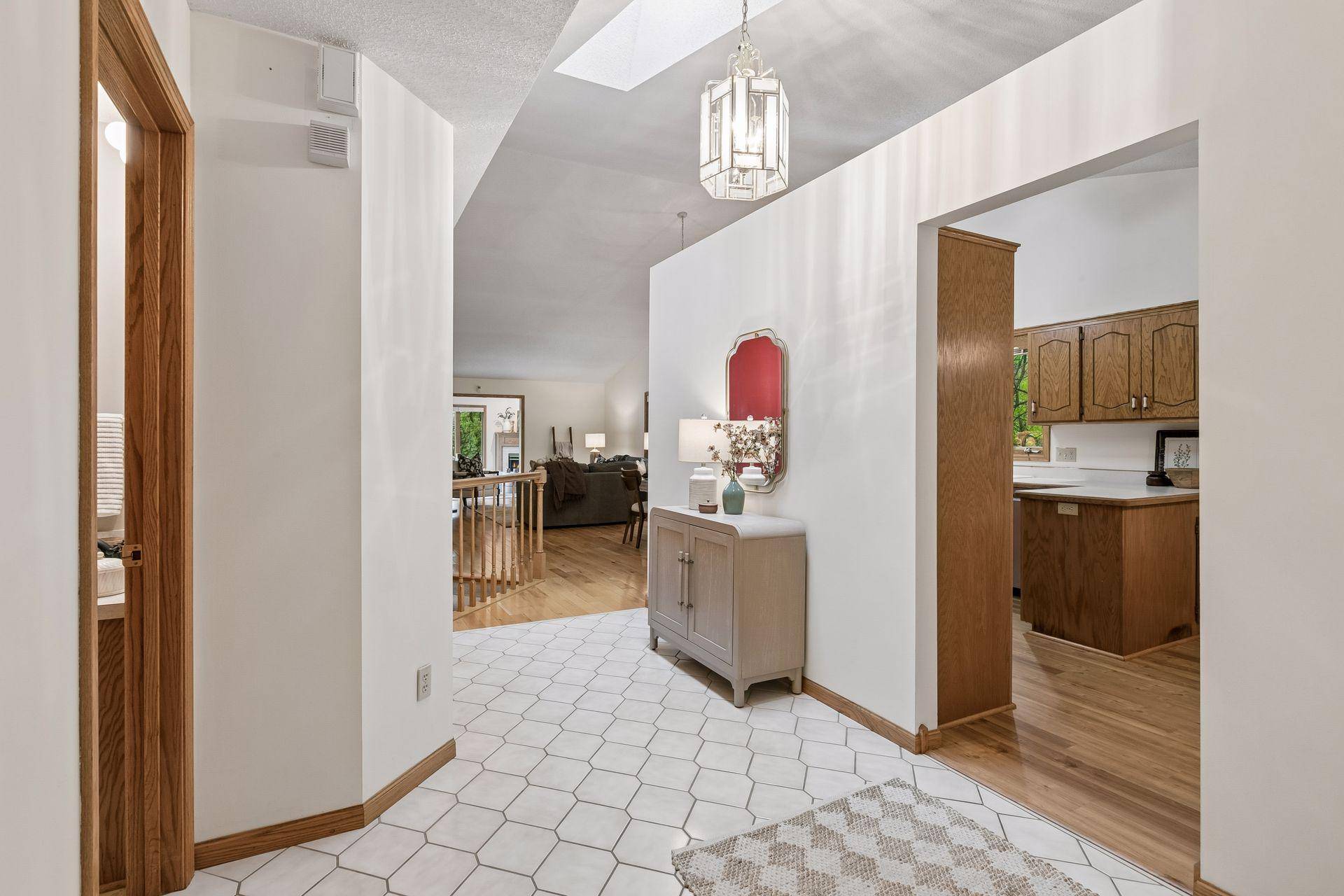 695 Emerald RDG, Roseville, MN 55113