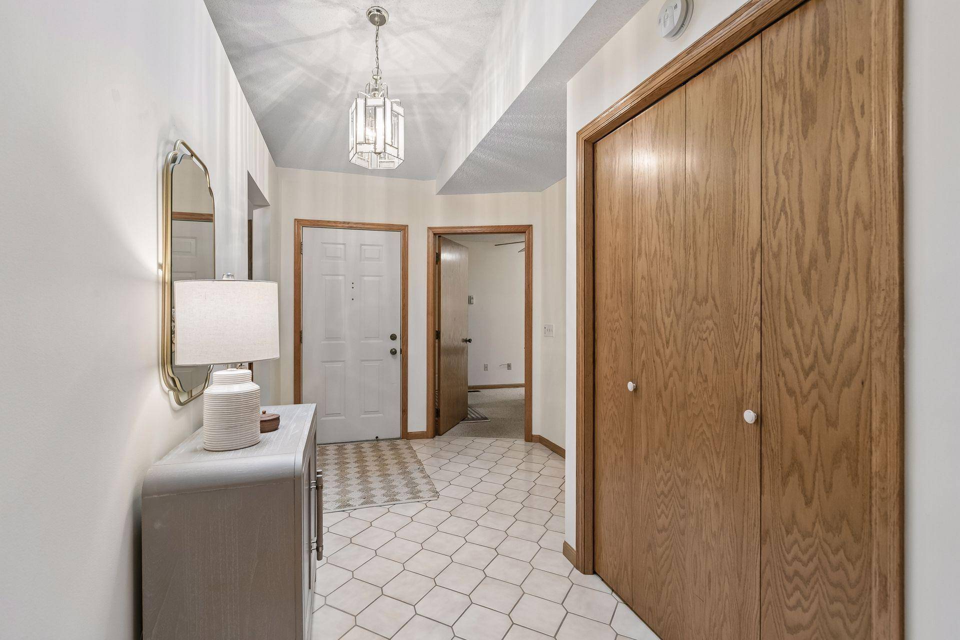 695 Emerald RDG, Roseville, MN 55113