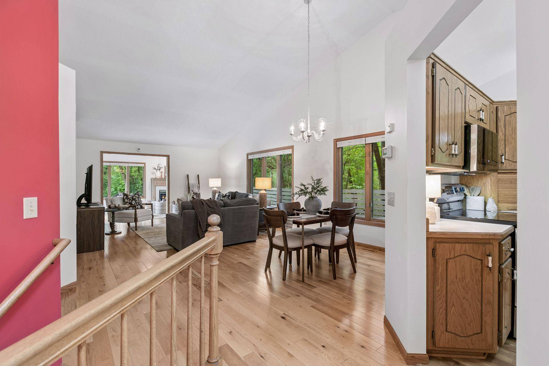695 Emerald RDG, Roseville, MN 55113