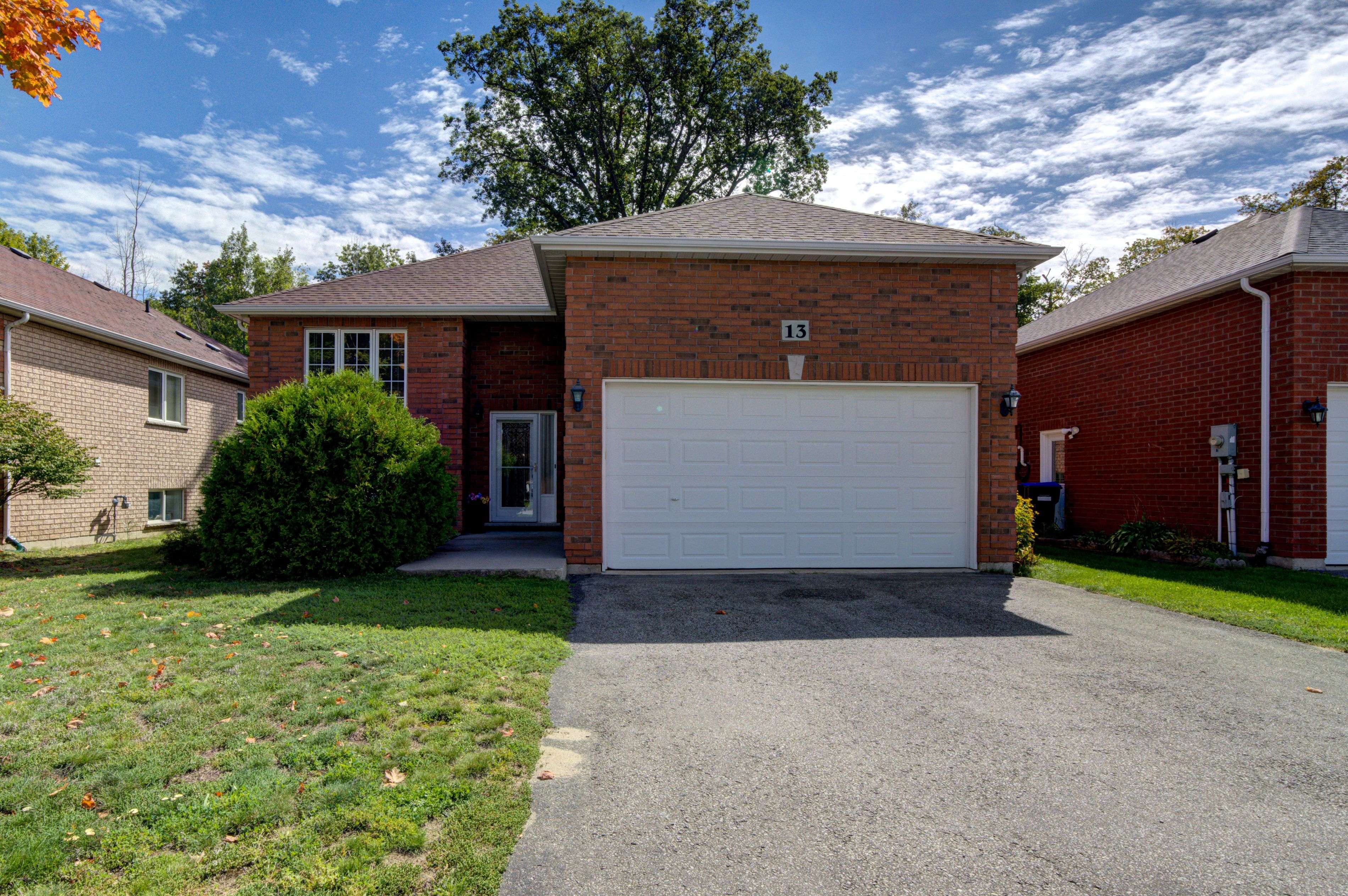 13 Tona TRL, Wasaga Beach, ON L9Z 0A5