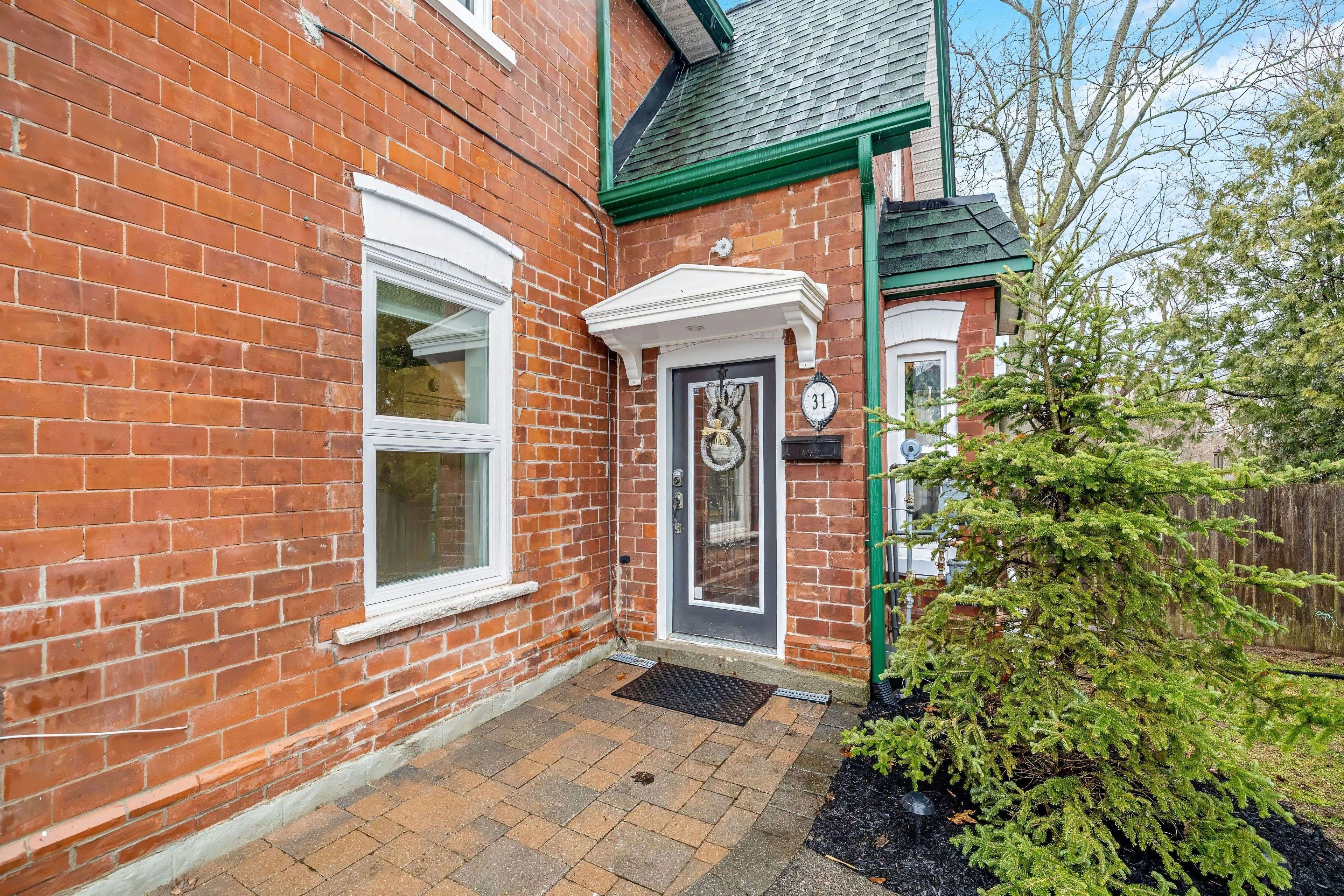 31 Brock ST, Halton Hills, ON L7J 1N3