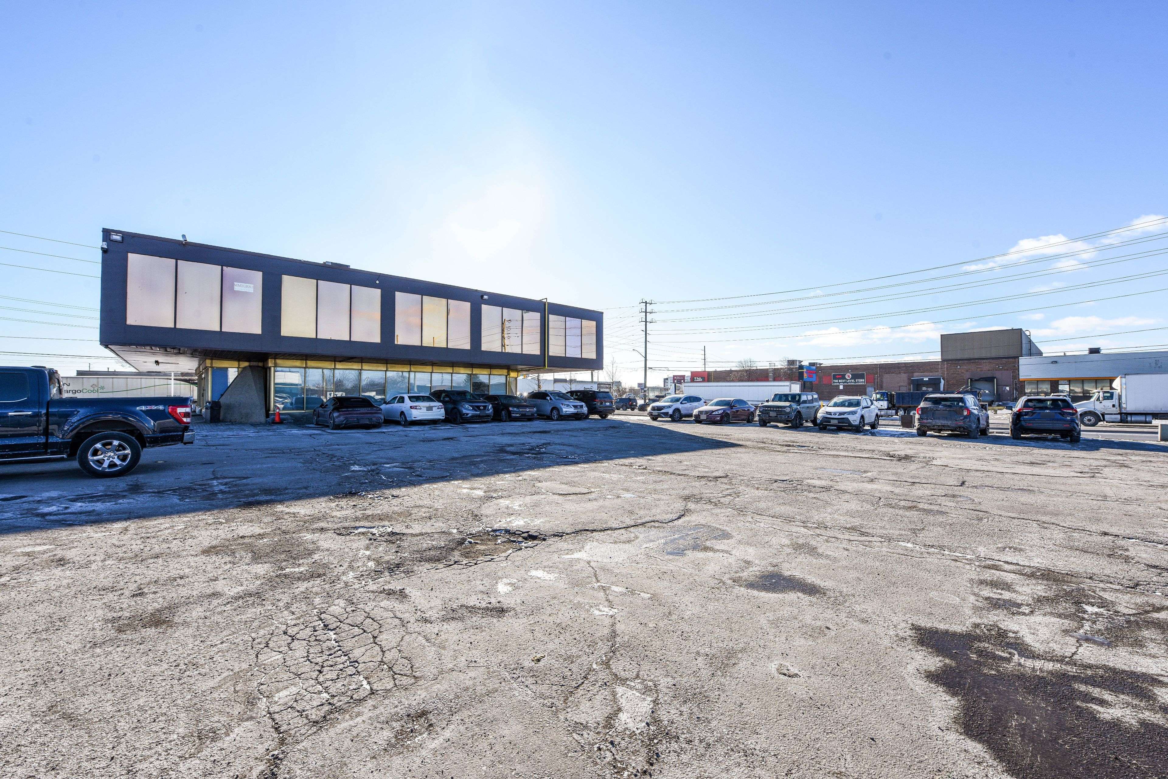 1300 Steeles AVE E #107/108, Brampton, ON L6T 1A2