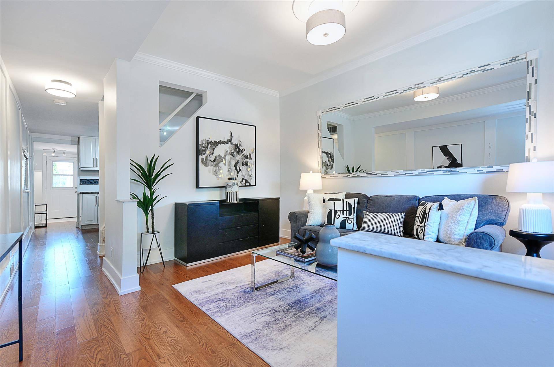183 Earlscourt AVE, Toronto W03, ON M6E 4B2