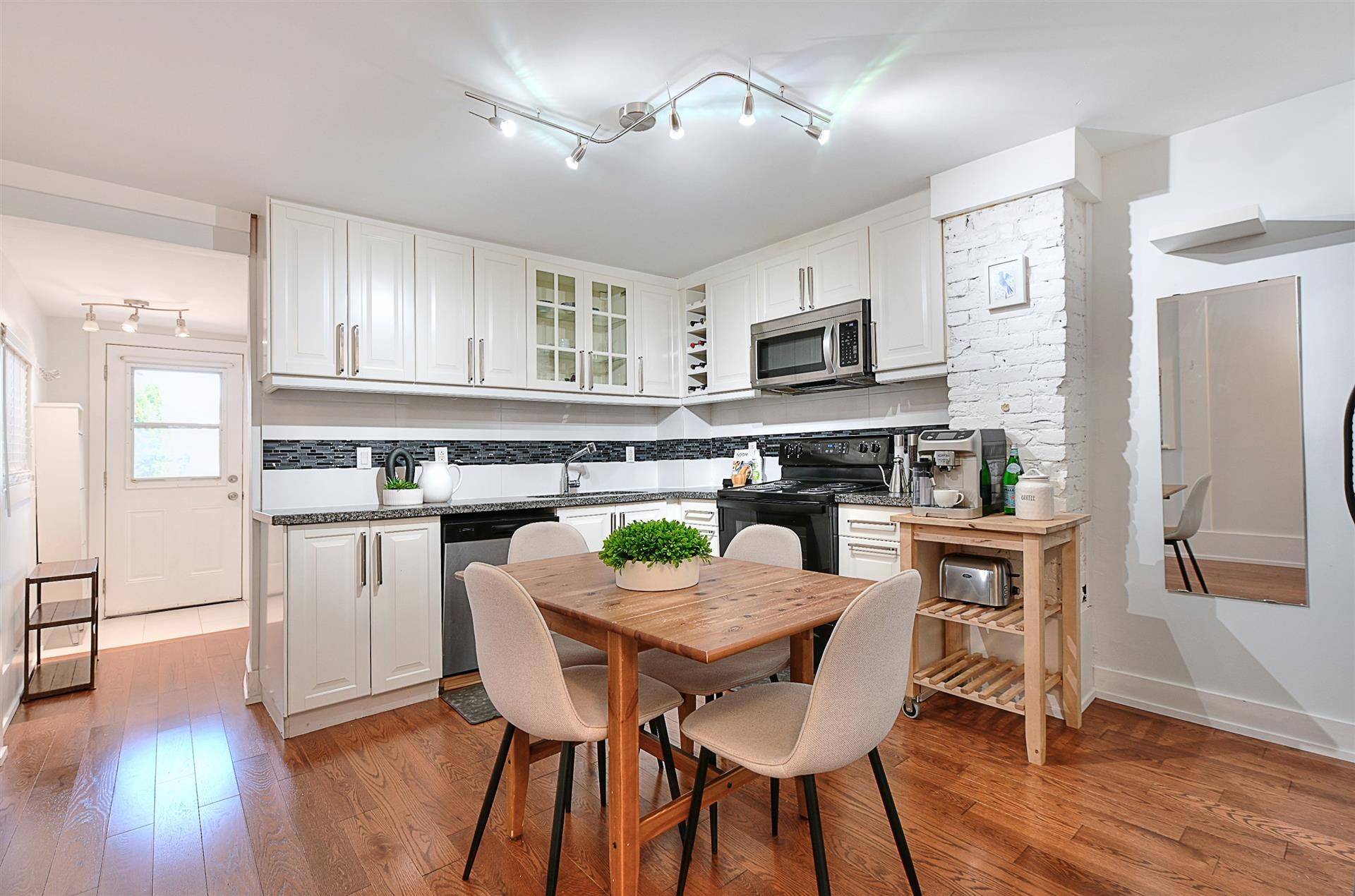 183 Earlscourt AVE, Toronto W03, ON M6E 4B2