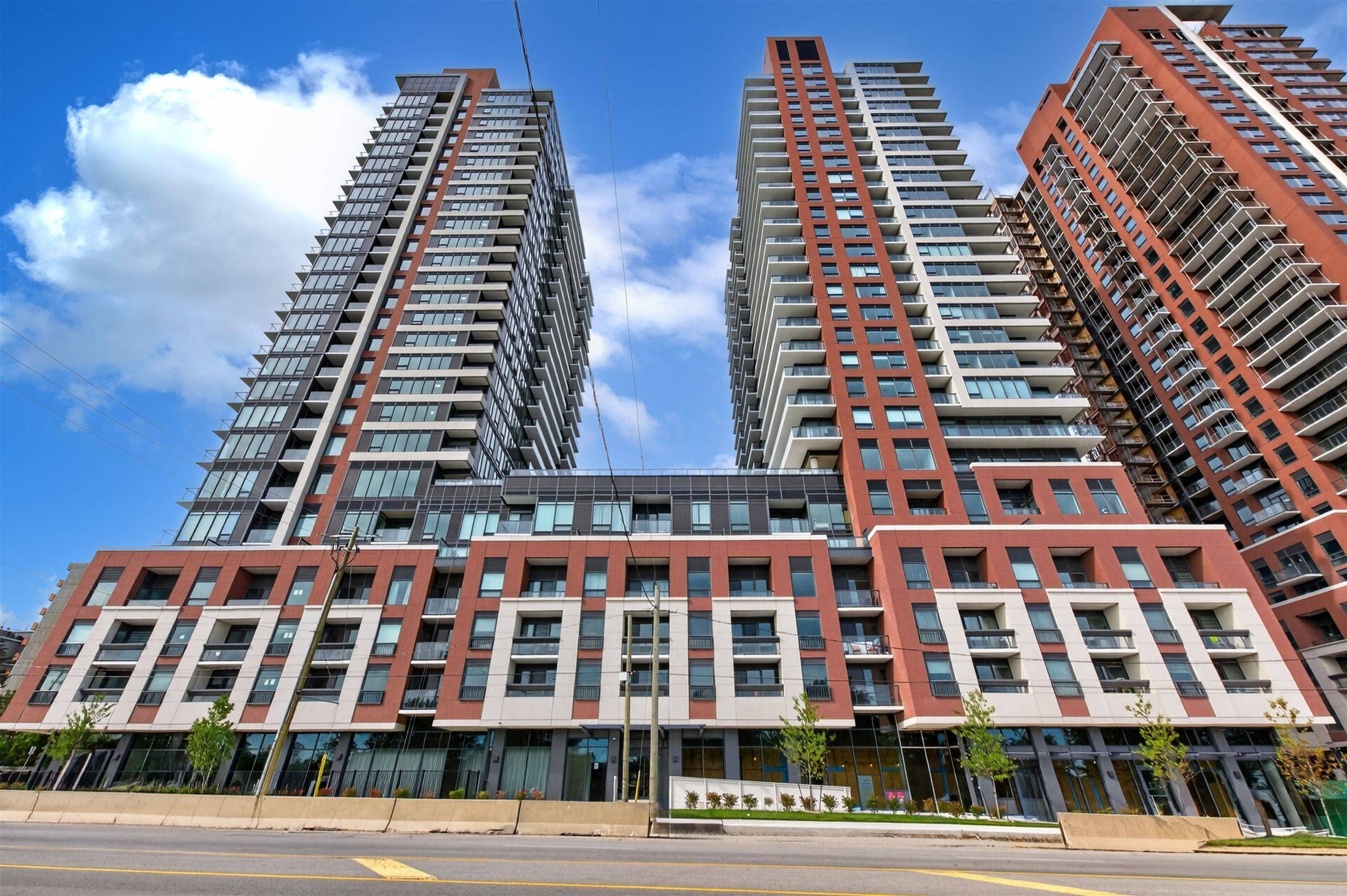 4010 Eglinton AVE W #1813, Toronto W09, ON M9A 0G5
