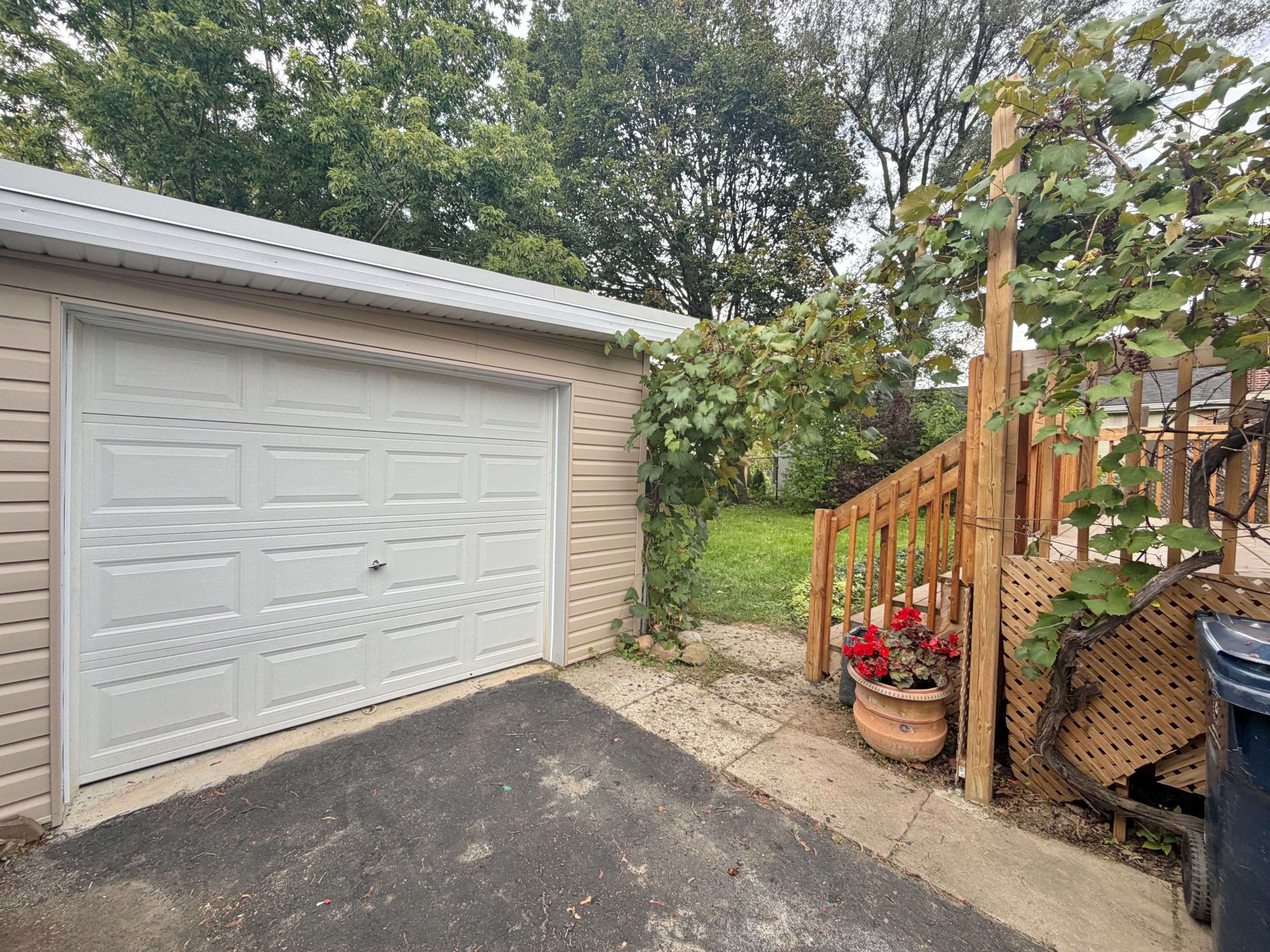 26 Compton CRES, Toronto W05, ON M3M 2C2