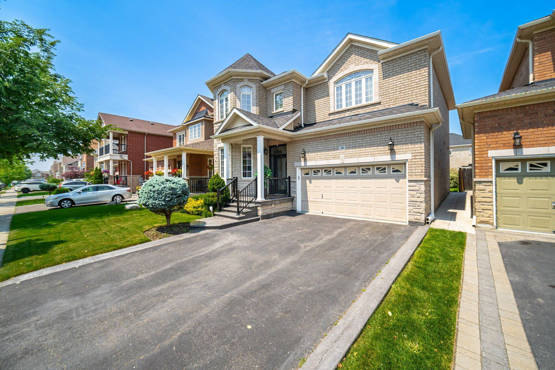 30 Eatonville ST #Upper, Brampton, ON L7A 0M7