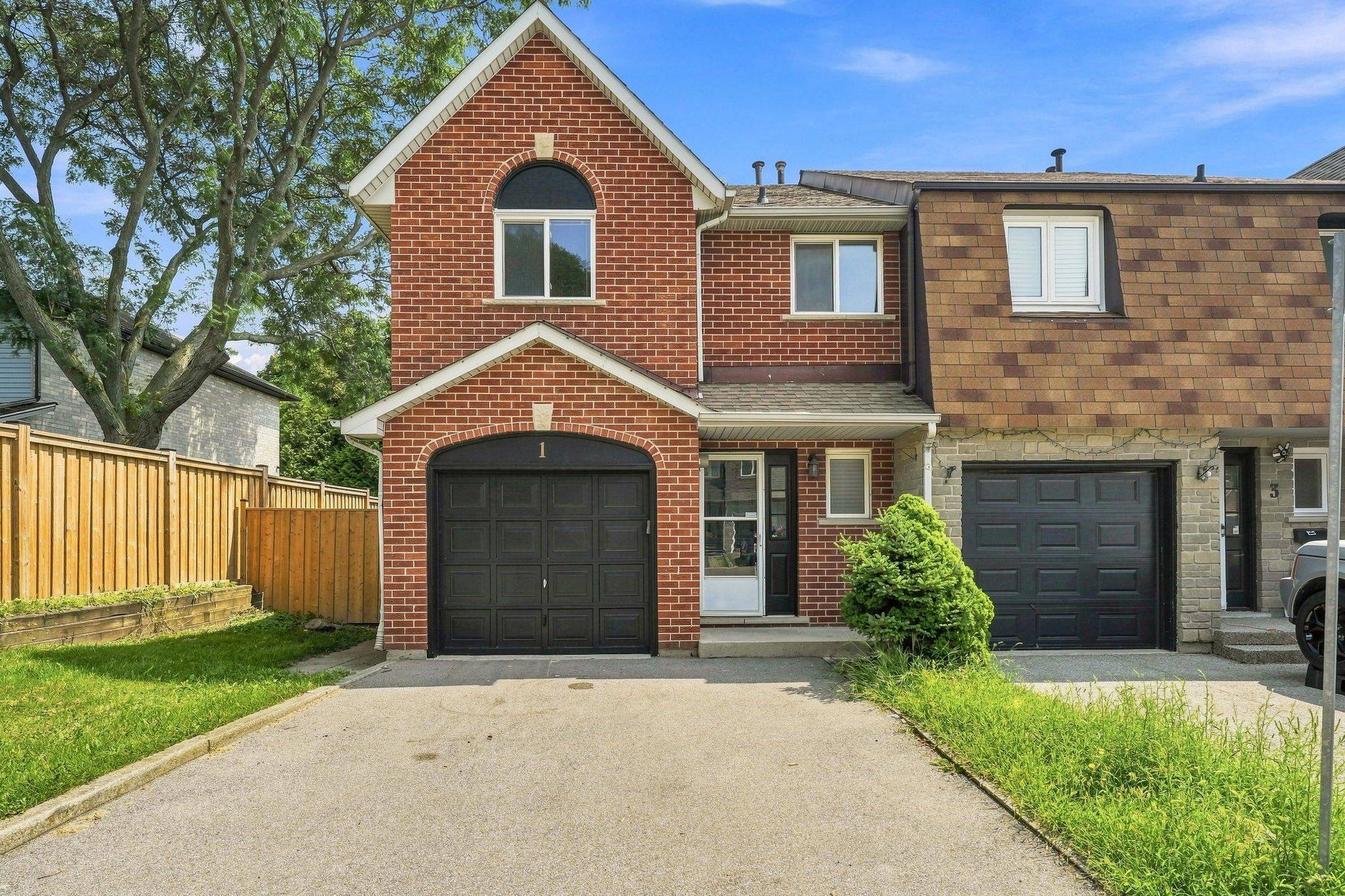1 Perthshire CT, Hamilton, ON L9B 2H1