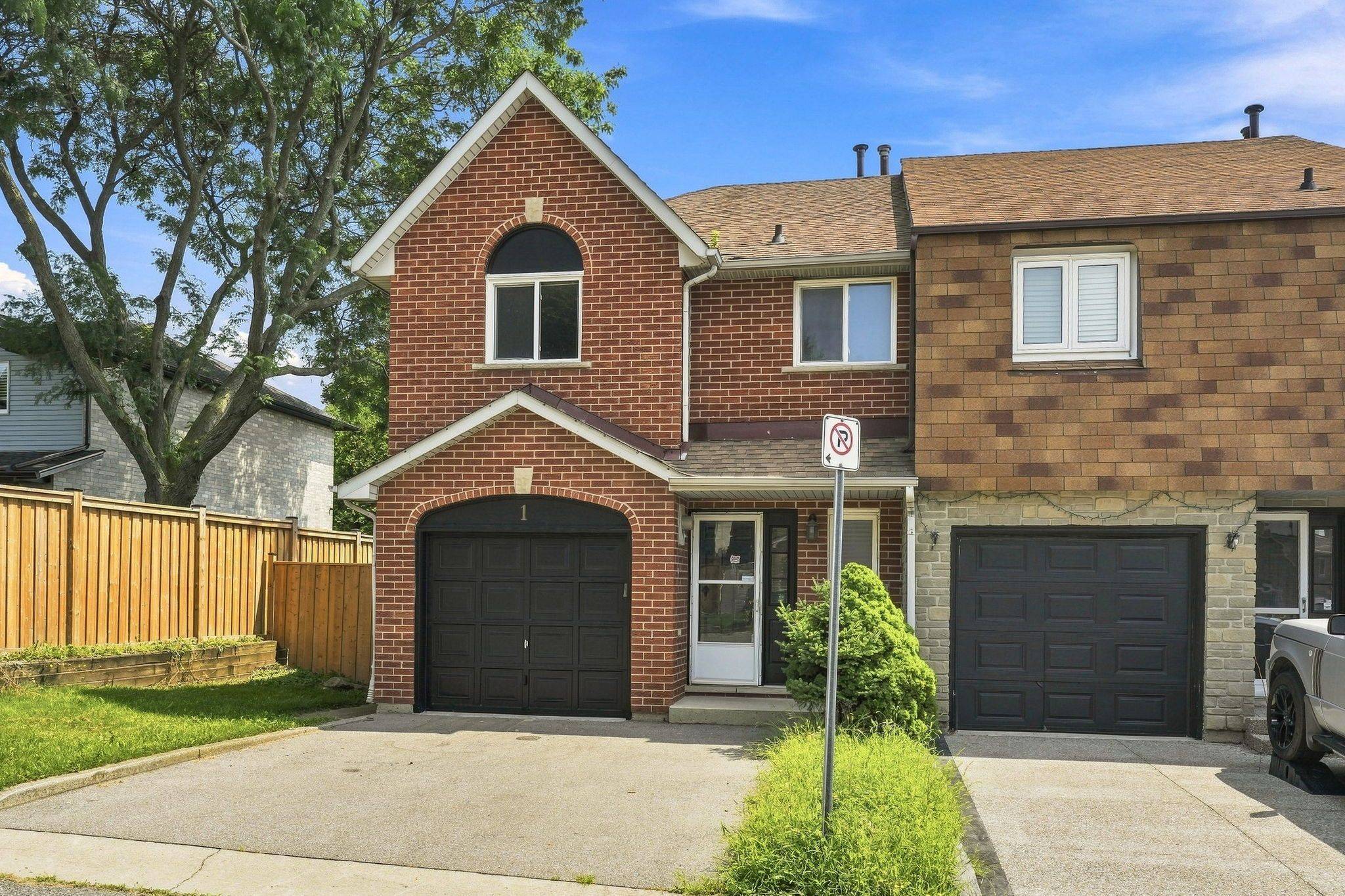 1 Perthshire CT, Hamilton, ON L9B 2H1