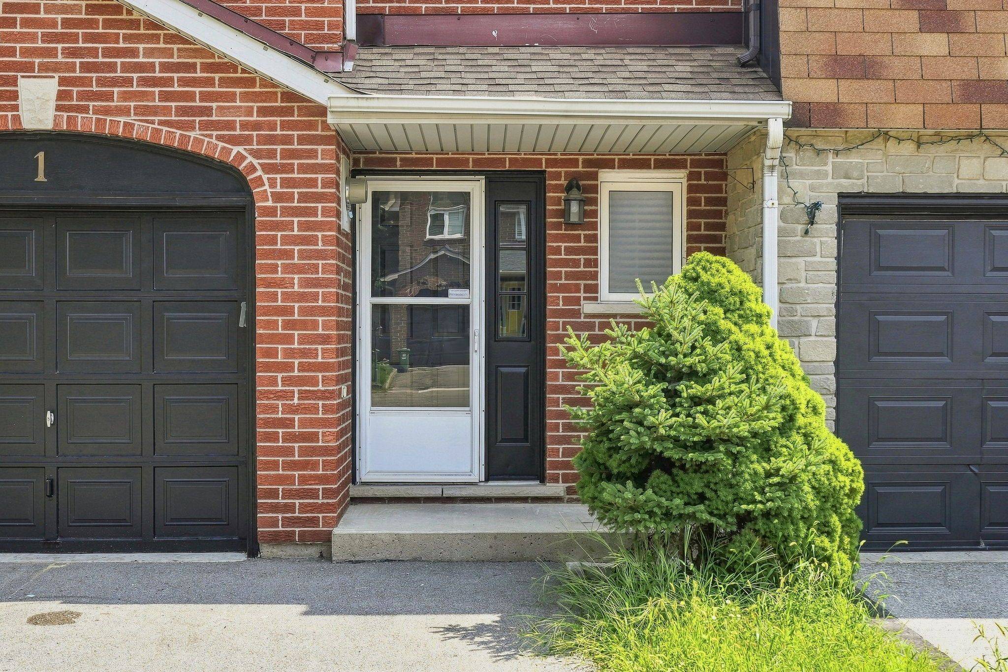 1 Perthshire CT, Hamilton, ON L9B 2H1