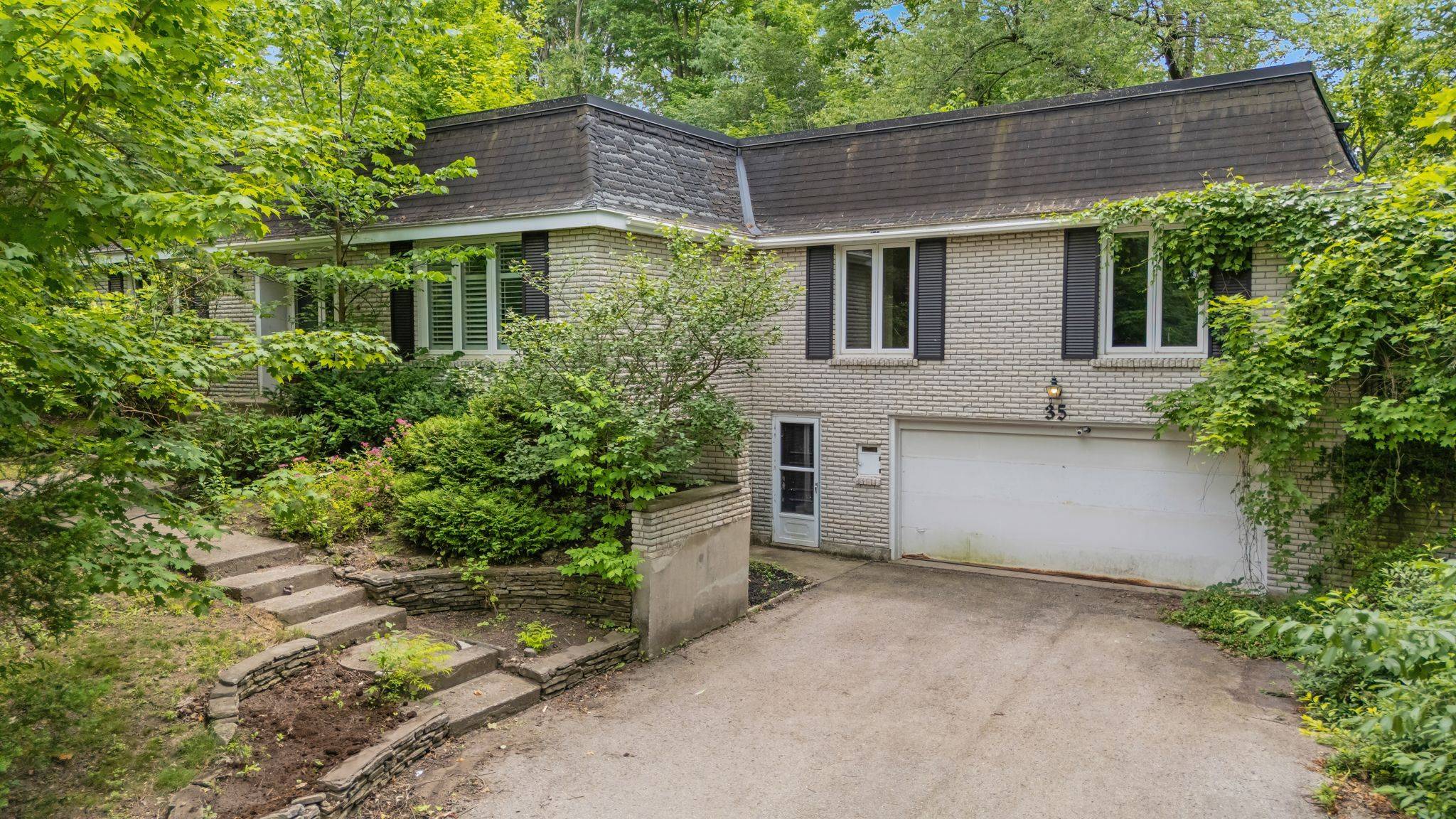 35 Maple Hill DR, Kitchener, ON N2M 2R7