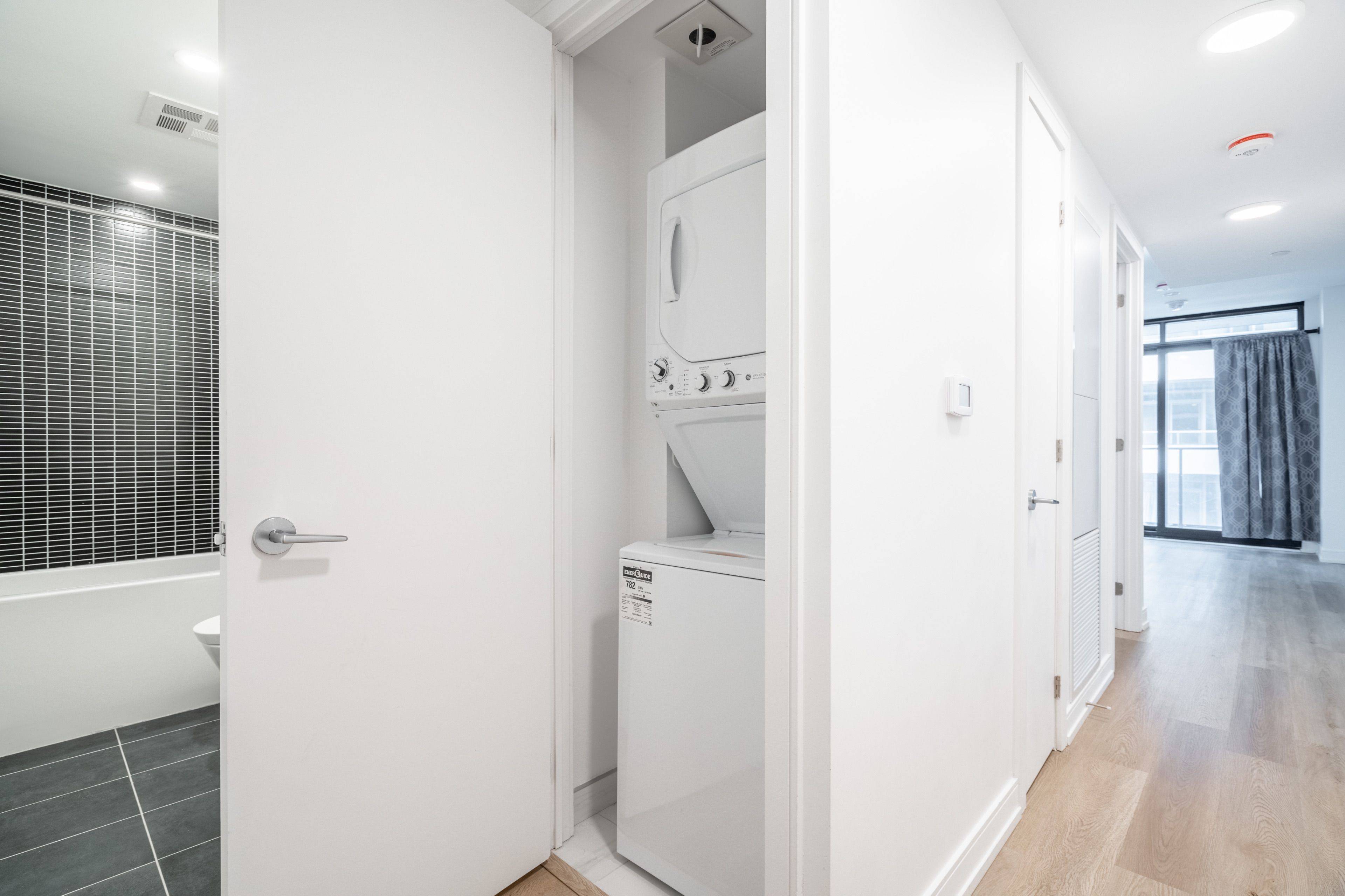 1 Jarvis ST #1219, Hamilton, ON L8R 3J2