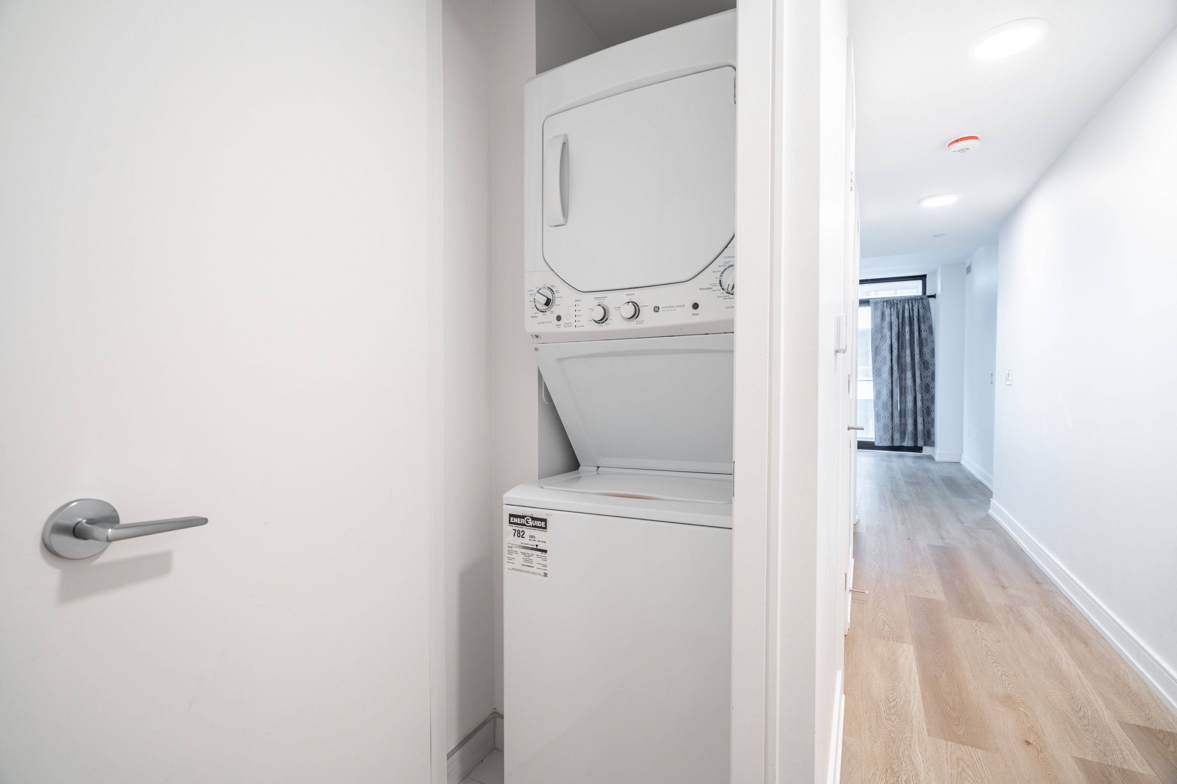 1 Jarvis ST #1219, Hamilton, ON L8R 3J2