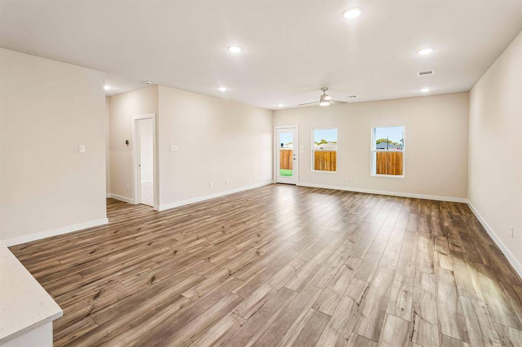 356 Declan Street, Springtown, TX 76082