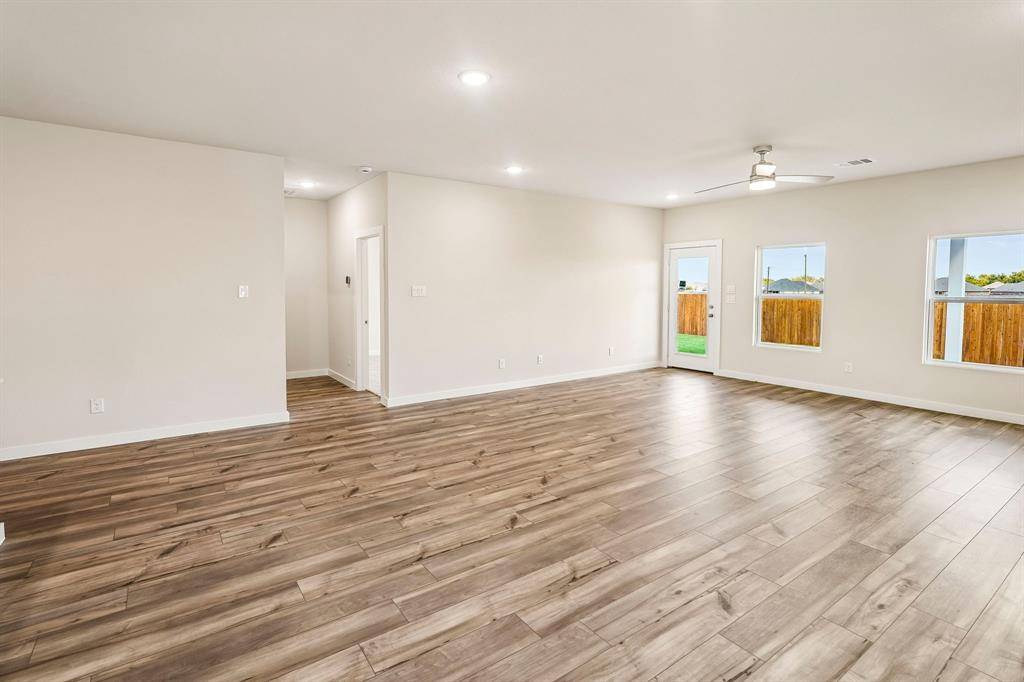 356 Declan Street, Springtown, TX 76082