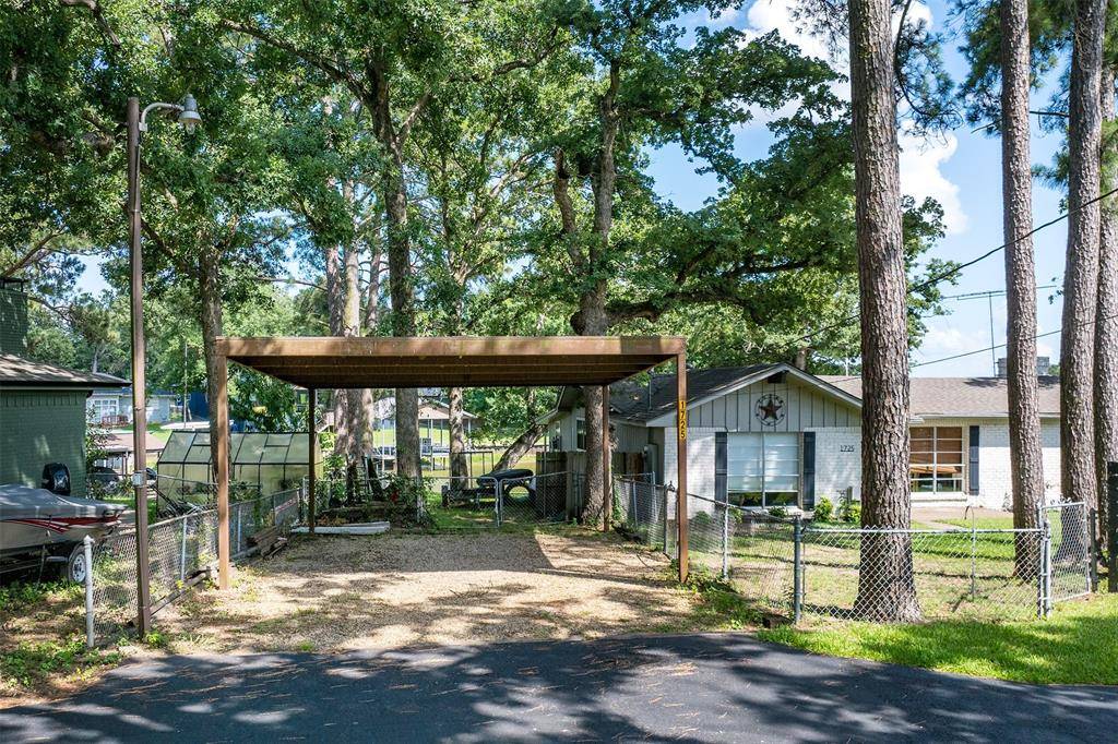 1725 Oak Shore Drive, Tool, TX 75143