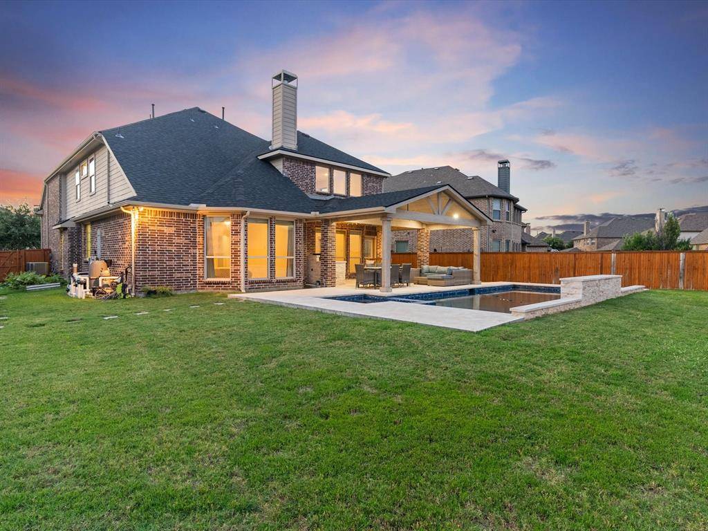 817 Winehart Street, Lewisville, TX 75056