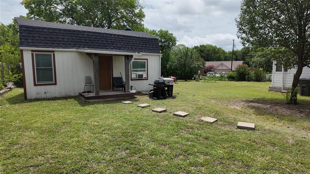 327 S Overlook Drive, Red Oak, TX 75154