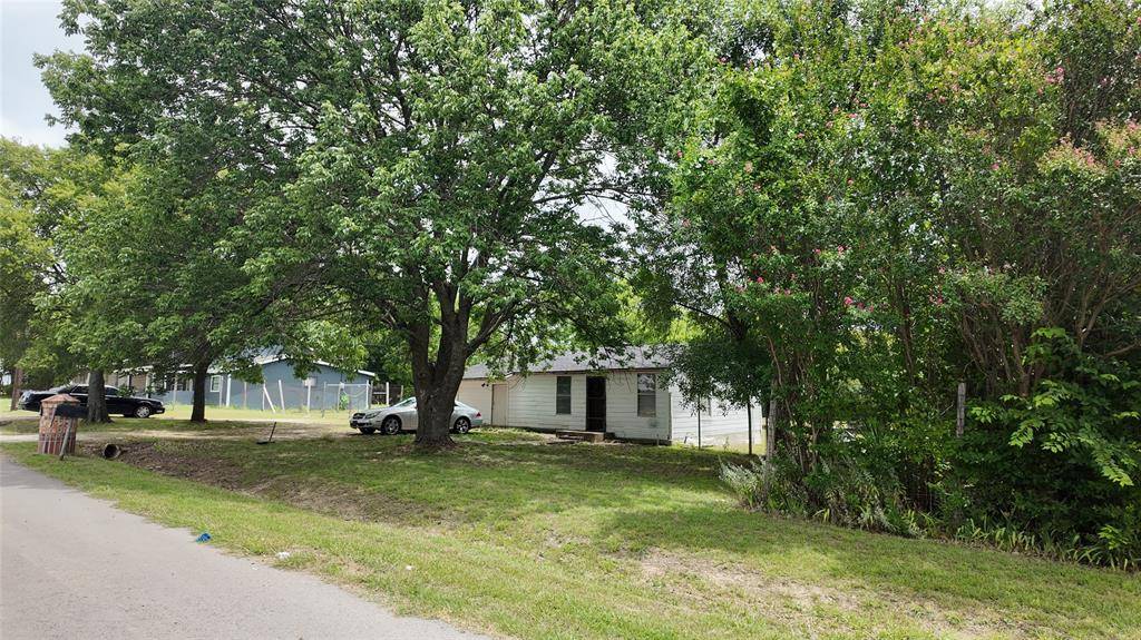 327 S Overlook Drive, Red Oak, TX 75154