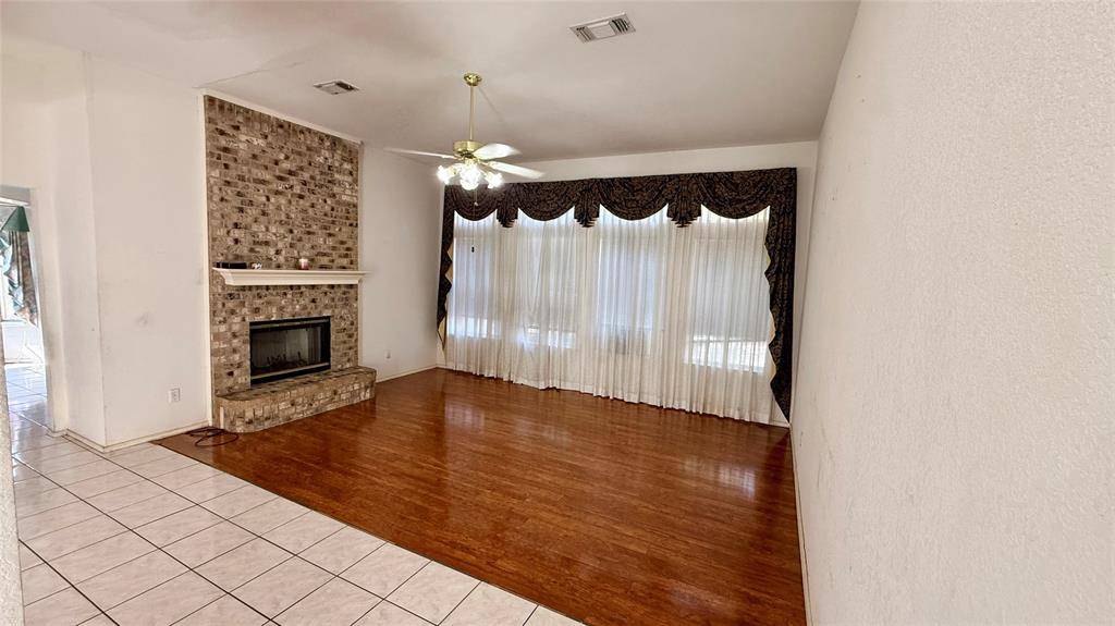 6200 Pierce Arrow Drive, Arlington, TX 76001