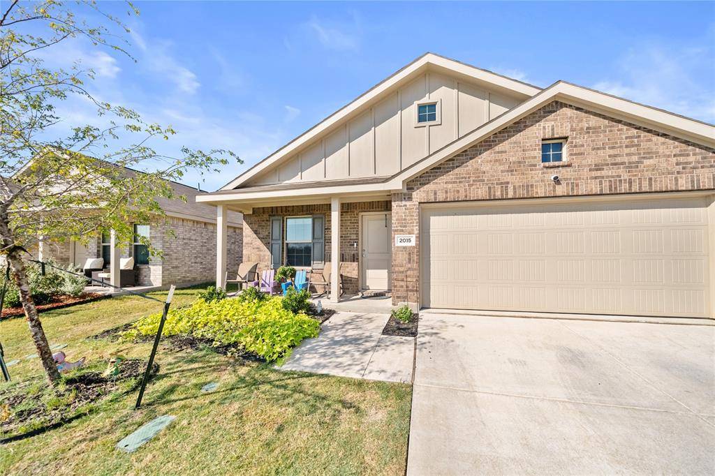 2015 Ava Drive, Ennis, TX 75119