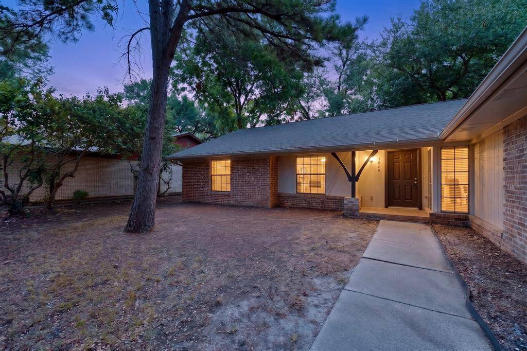 1020 Almond Drive, Mansfield, TX 76063