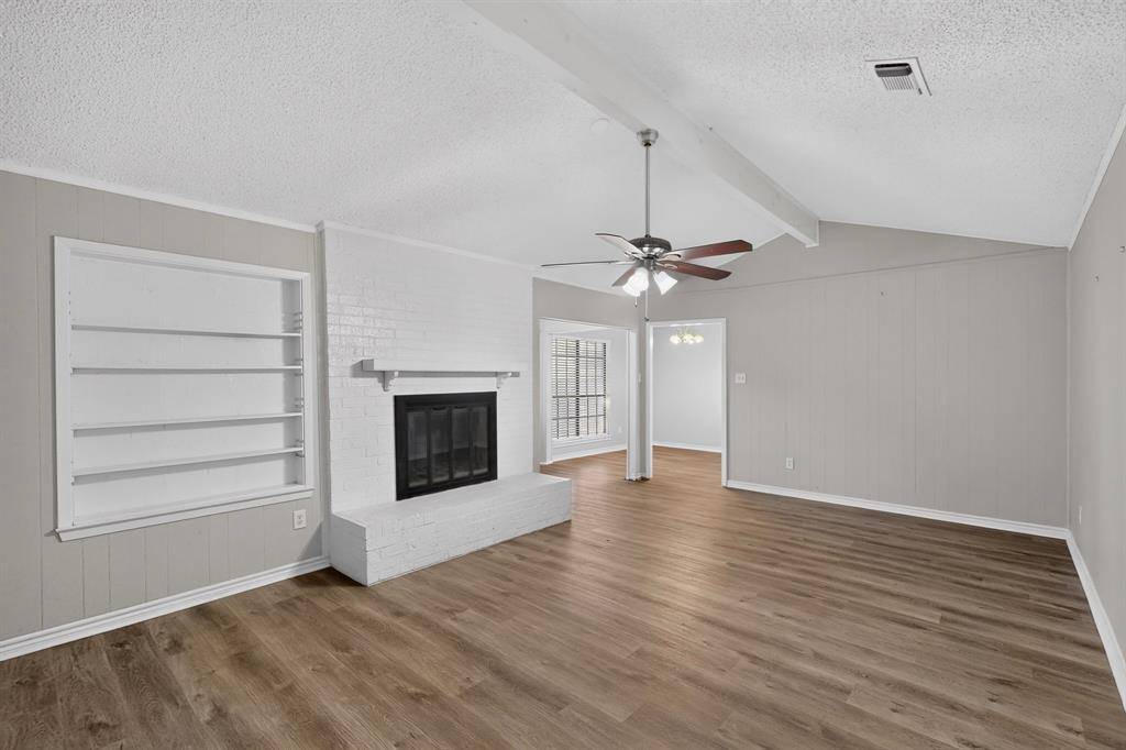 1020 Almond Drive, Mansfield, TX 76063