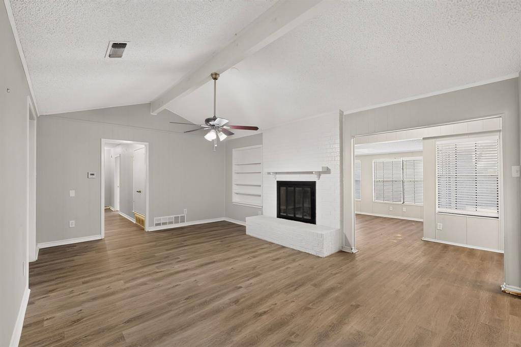 1020 Almond Drive, Mansfield, TX 76063